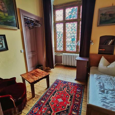 Hummel Hostel - Historische Stadtvilla Mit Garten Веймар Экстерьер фото