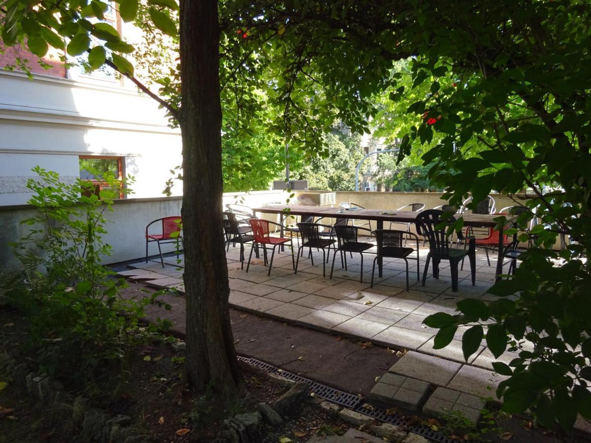 Hummel Hostel - Historische Stadtvilla Mit Garten Веймар Экстерьер фото