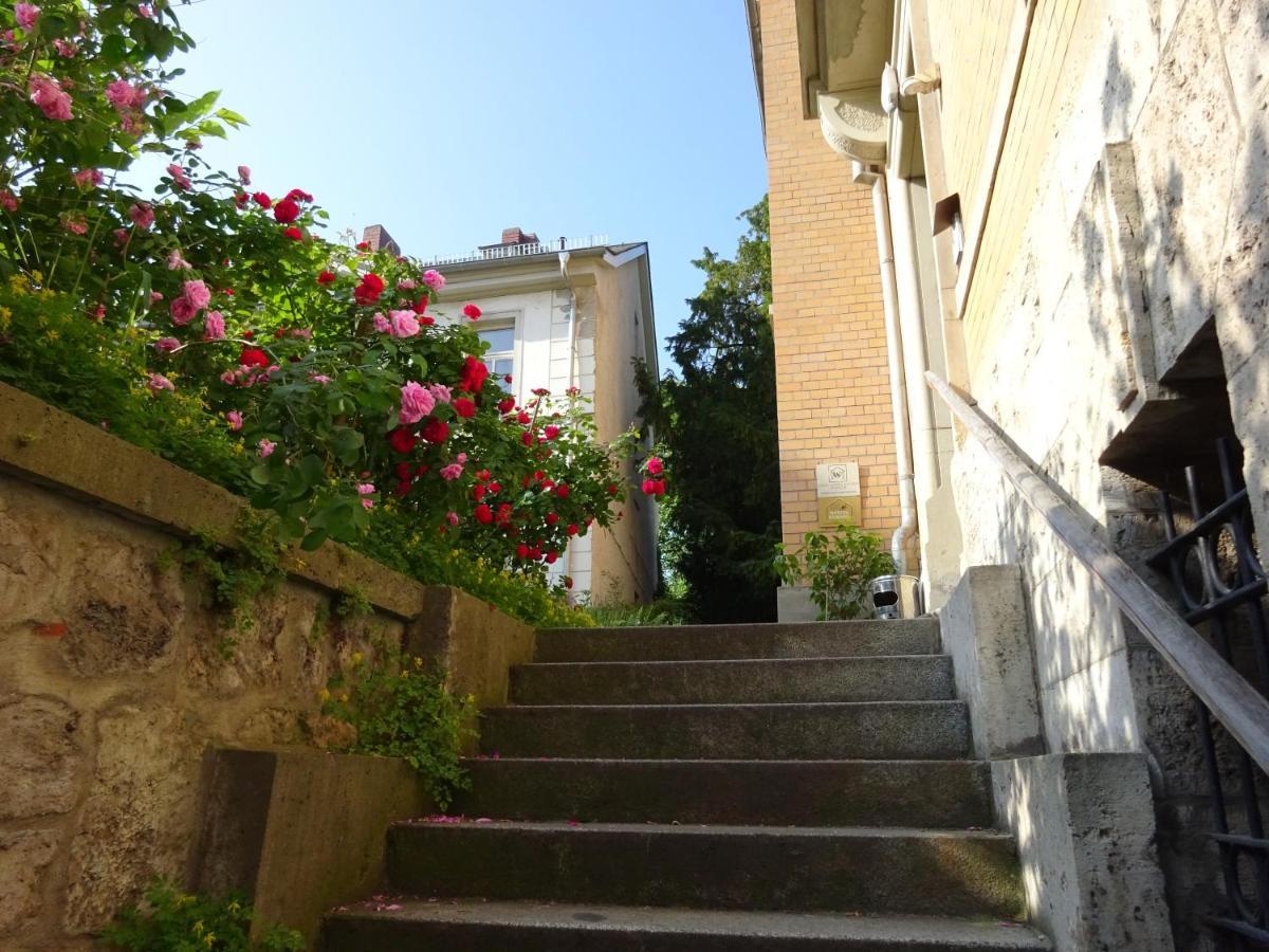 Hummel Hostel - Historische Stadtvilla Mit Garten Веймар Экстерьер фото