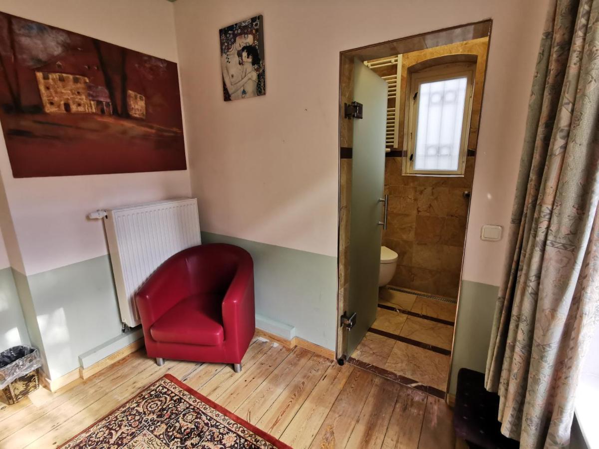 Hummel Hostel - Historische Stadtvilla Mit Garten Веймар Экстерьер фото