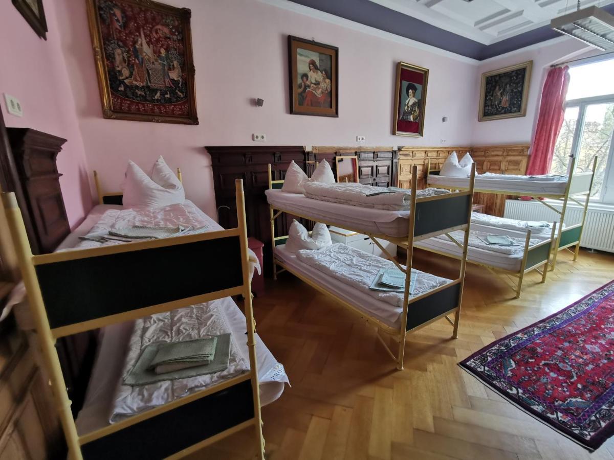 Hummel Hostel - Historische Stadtvilla Mit Garten Веймар Экстерьер фото