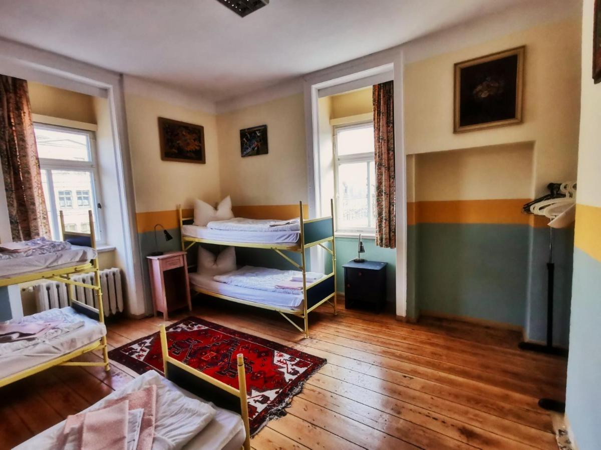 Hummel Hostel - Historische Stadtvilla Mit Garten Веймар Экстерьер фото
