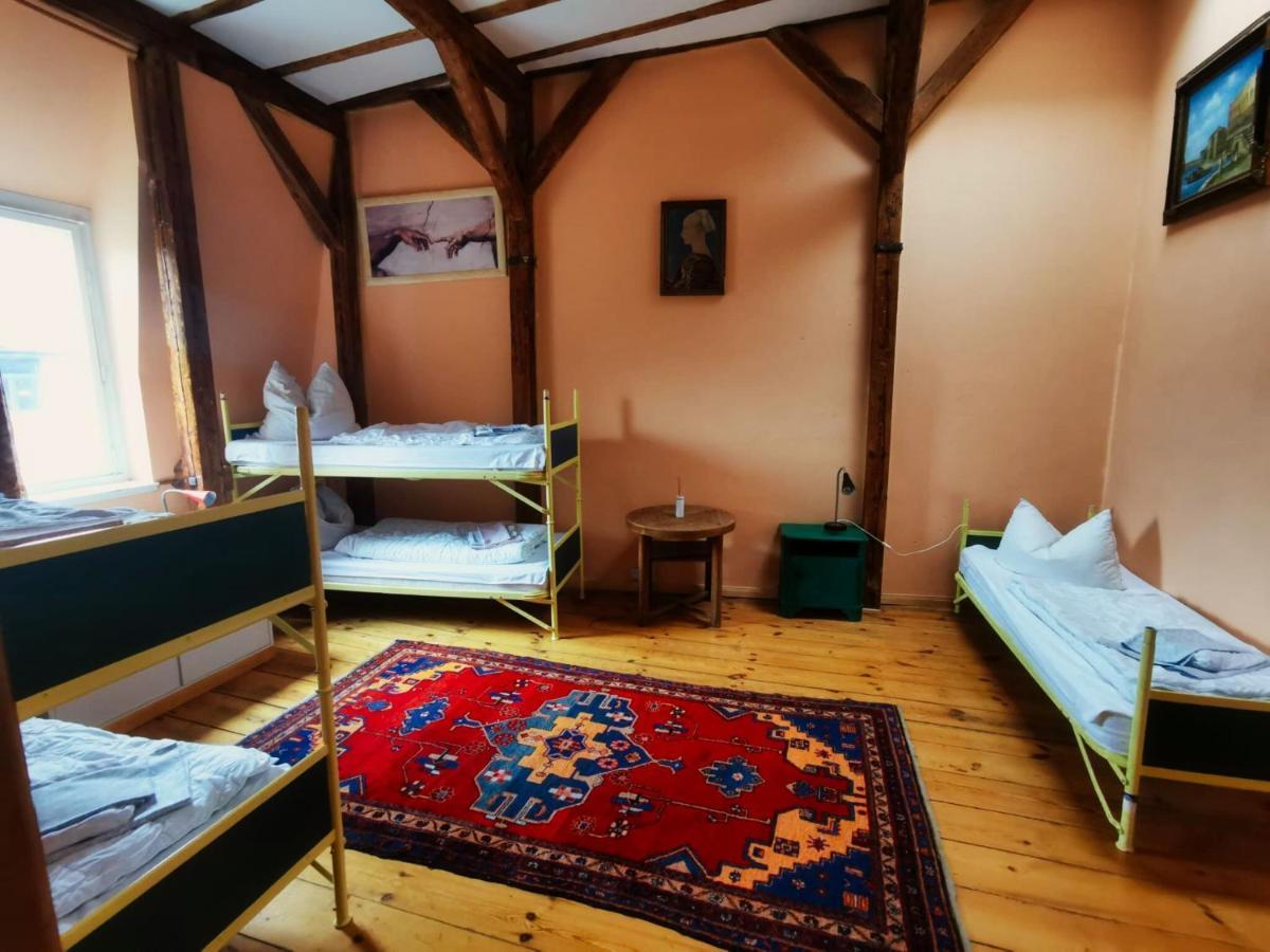 Hummel Hostel - Historische Stadtvilla Mit Garten Веймар Экстерьер фото