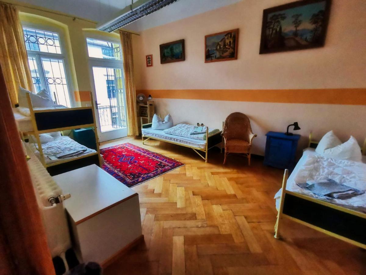Hummel Hostel - Historische Stadtvilla Mit Garten Веймар Экстерьер фото