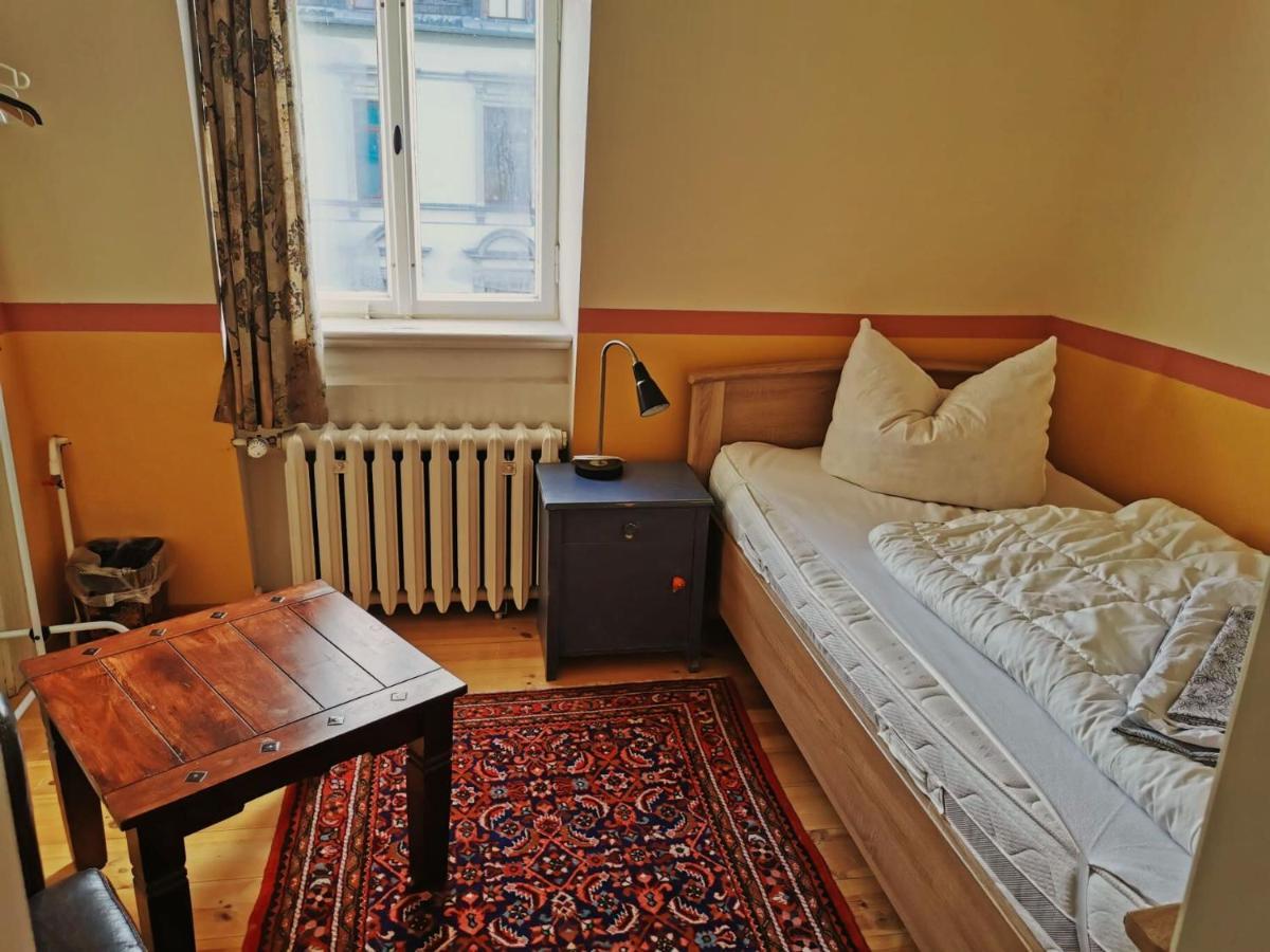 Hummel Hostel - Historische Stadtvilla Mit Garten Веймар Экстерьер фото
