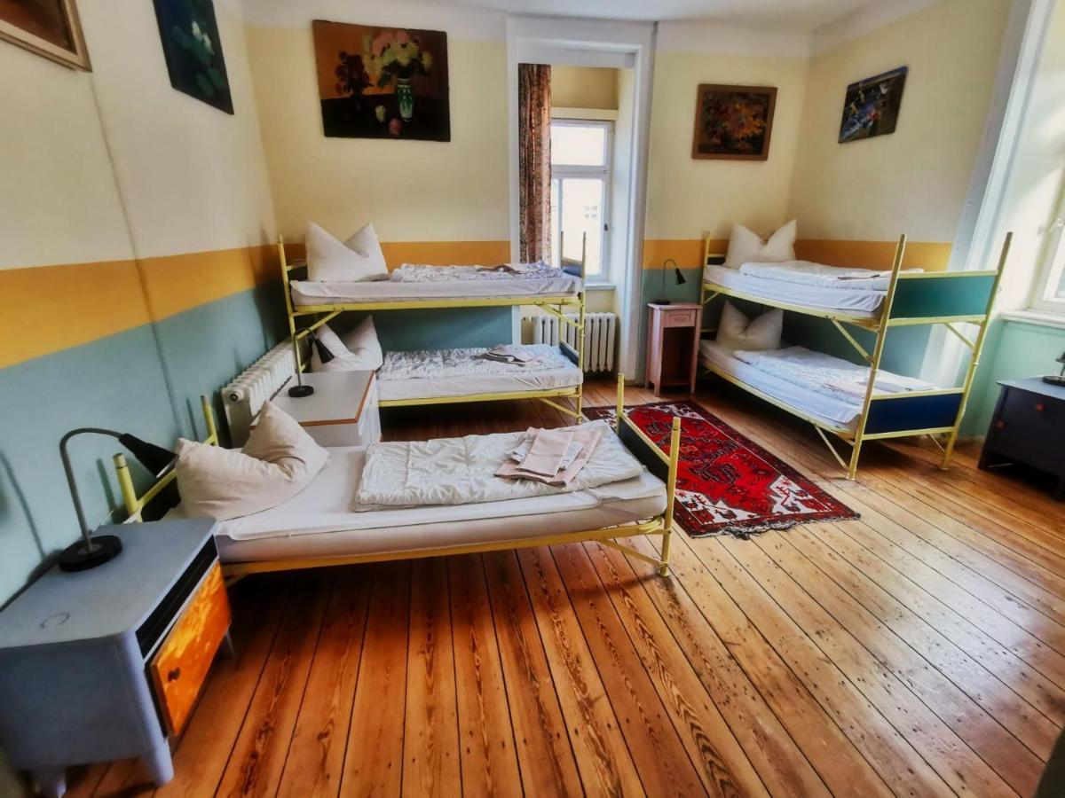Hummel Hostel - Historische Stadtvilla Mit Garten Веймар Экстерьер фото