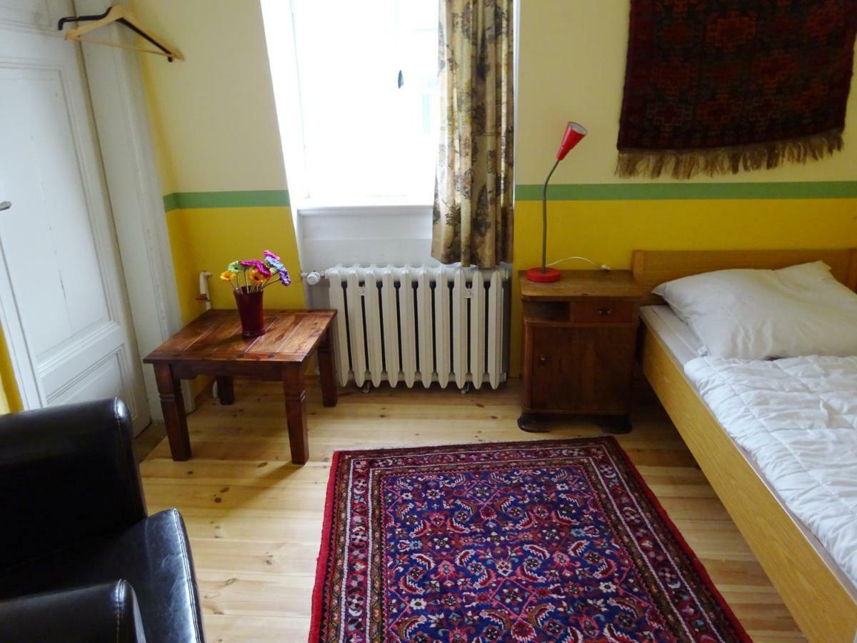 Hummel Hostel - Historische Stadtvilla Mit Garten Веймар Экстерьер фото