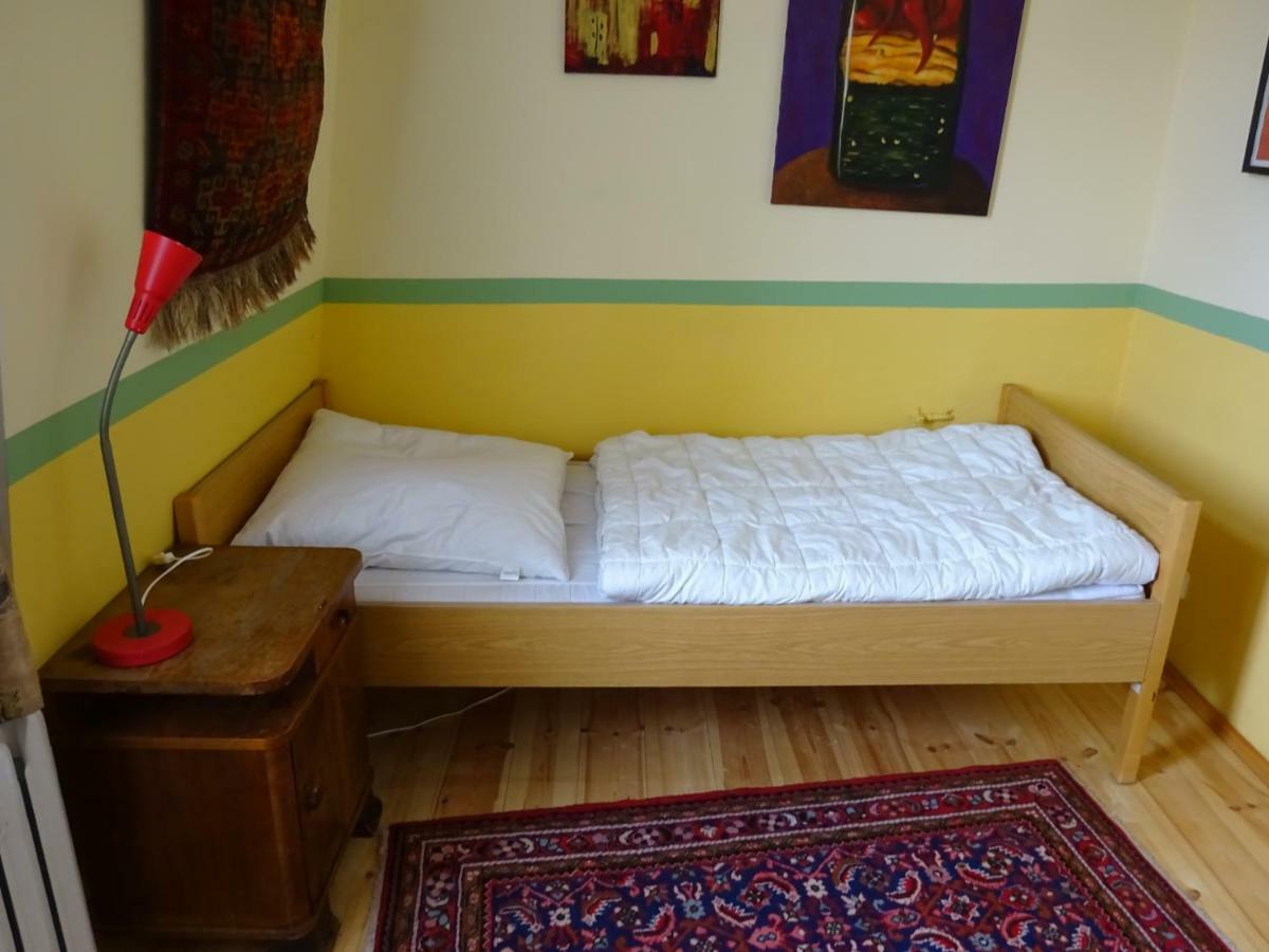 Hummel Hostel - Historische Stadtvilla Mit Garten Веймар Экстерьер фото