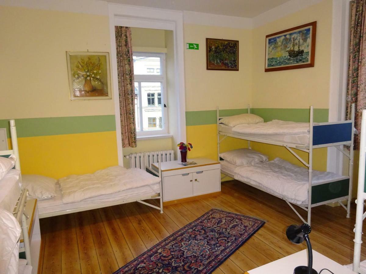Hummel Hostel - Historische Stadtvilla Mit Garten Веймар Экстерьер фото