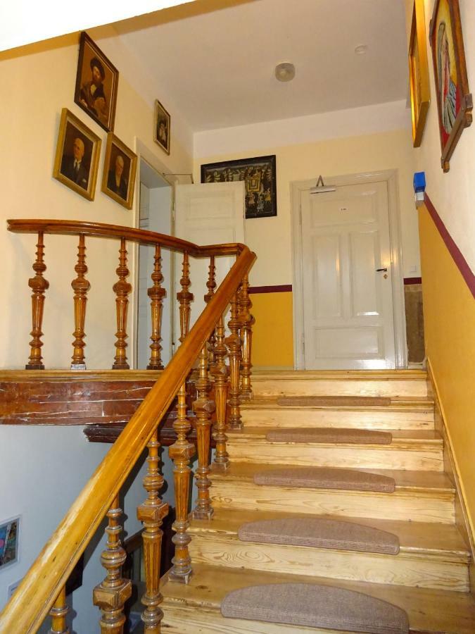 Hummel Hostel - Historische Stadtvilla Mit Garten Веймар Экстерьер фото