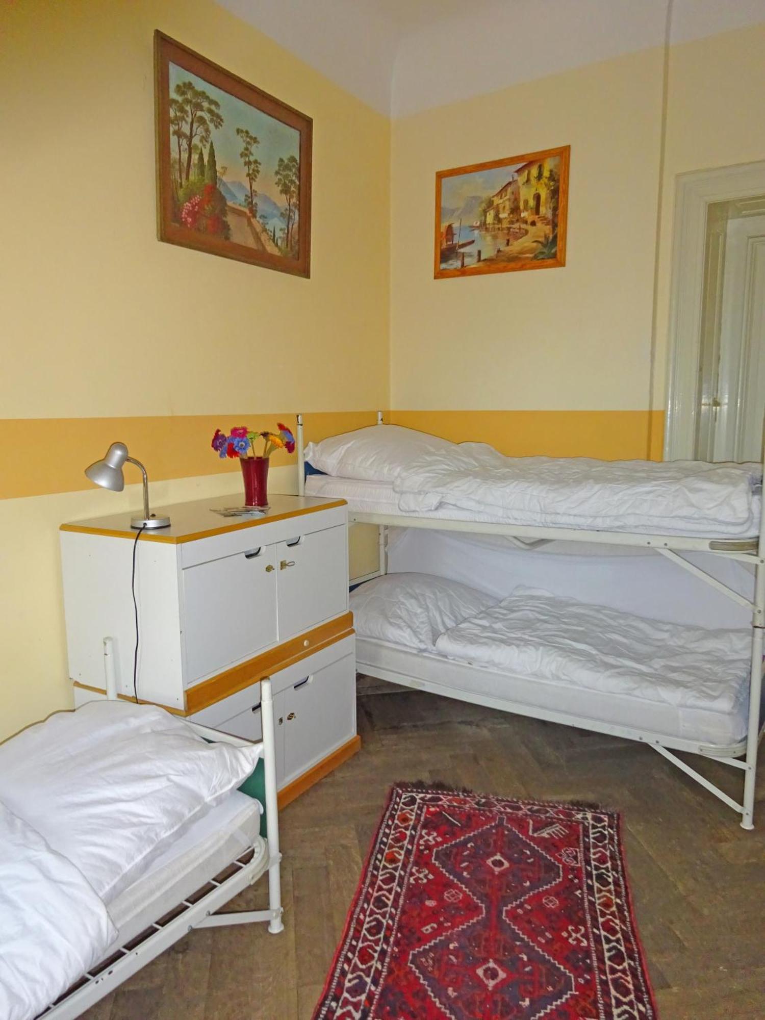 Hummel Hostel - Historische Stadtvilla Mit Garten Веймар Экстерьер фото