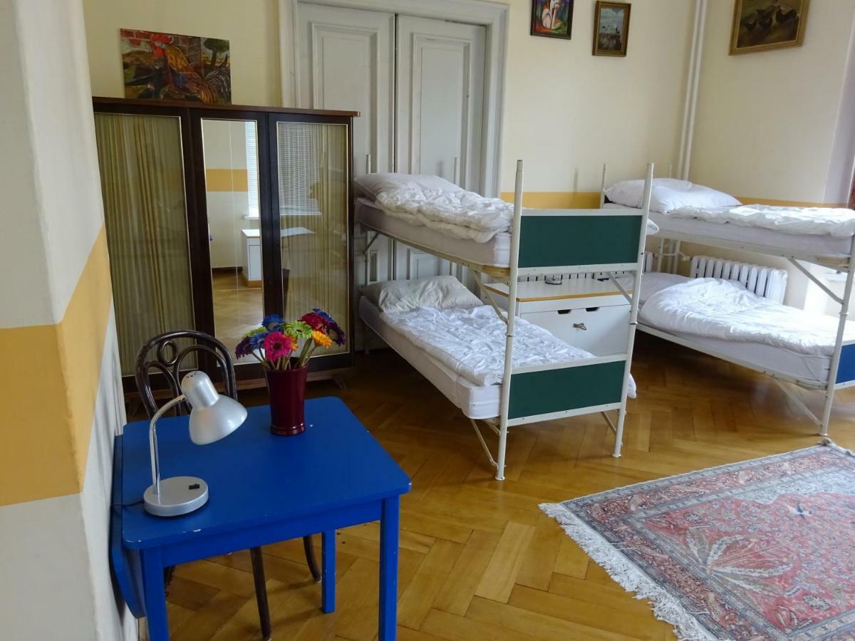 Hummel Hostel - Historische Stadtvilla Mit Garten Веймар Экстерьер фото