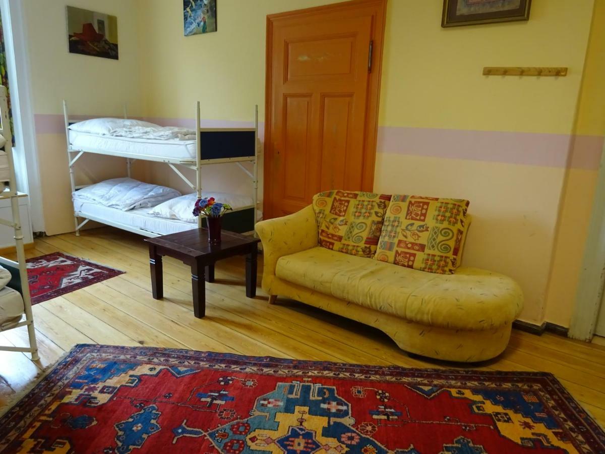 Hummel Hostel - Historische Stadtvilla Mit Garten Веймар Экстерьер фото
