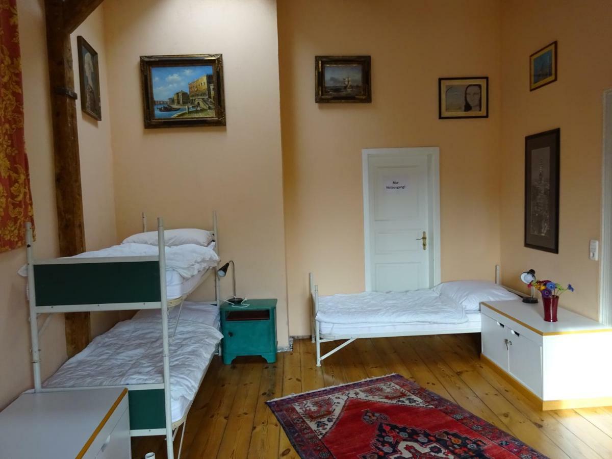 Hummel Hostel - Historische Stadtvilla Mit Garten Веймар Экстерьер фото