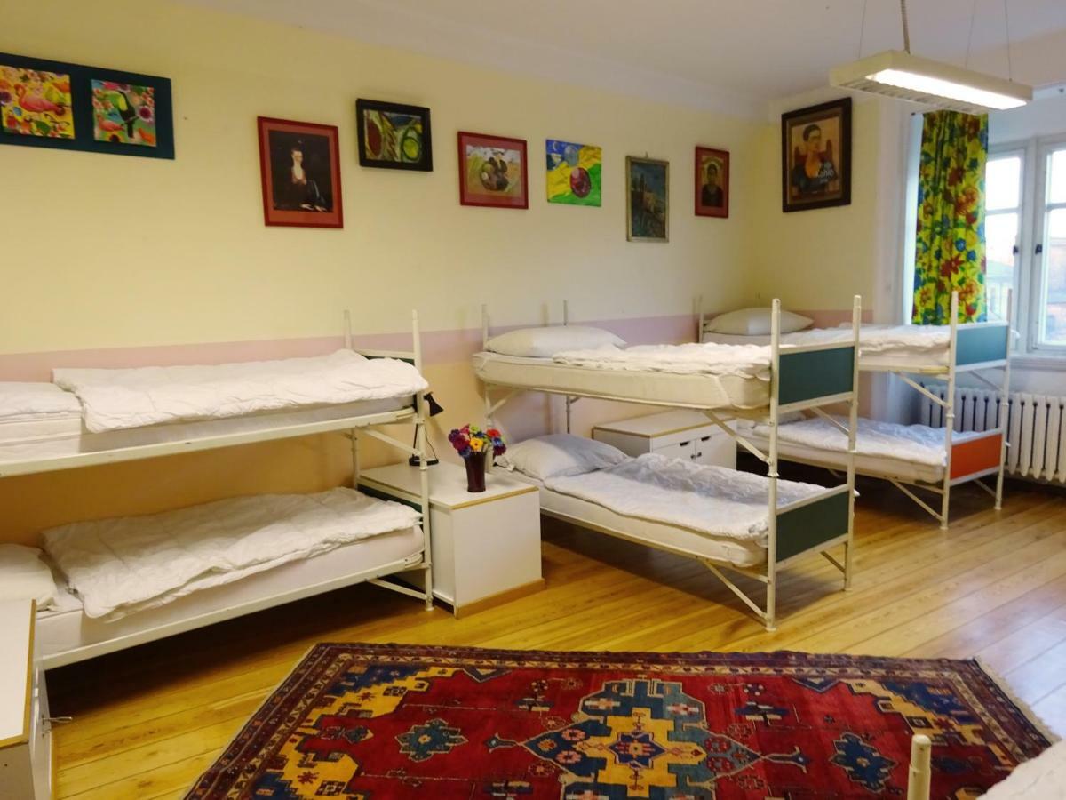 Hummel Hostel - Historische Stadtvilla Mit Garten Веймар Экстерьер фото