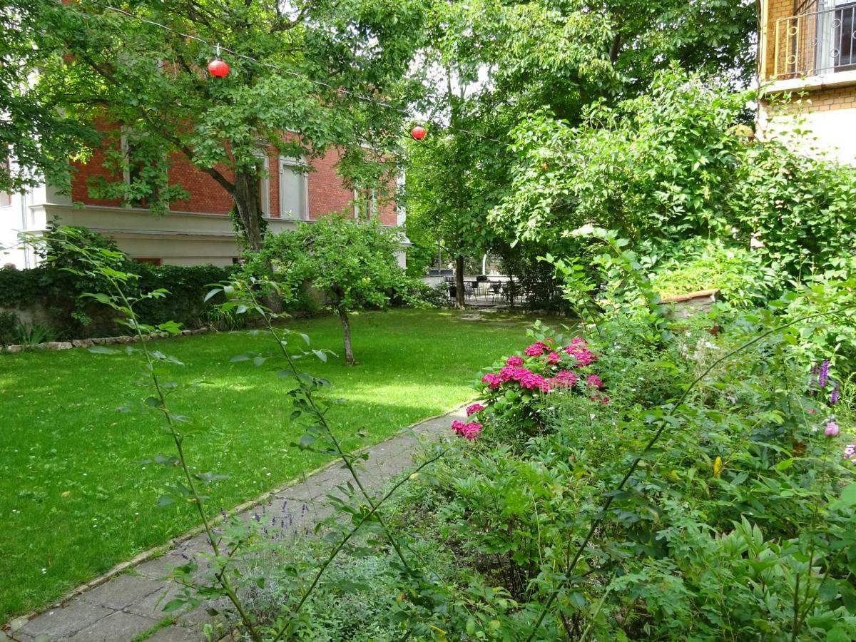 Hummel Hostel - Historische Stadtvilla Mit Garten Веймар Экстерьер фото